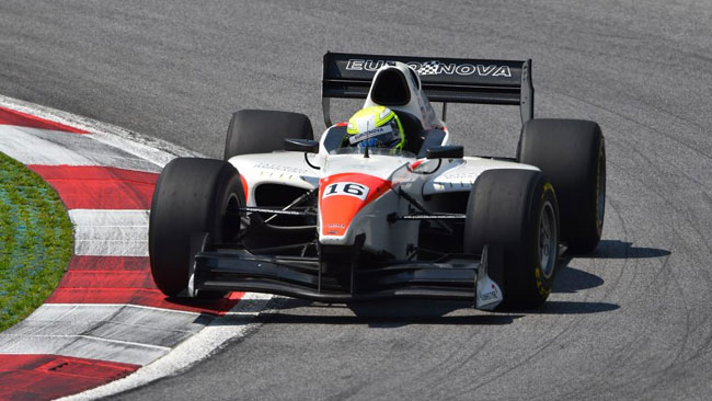 Kimiya Sato converte la pole in vittoria in gara 1