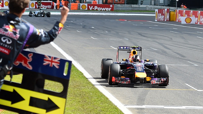 Capolavoro di Ricciardo a Spa. E' guerra in Mercedes!