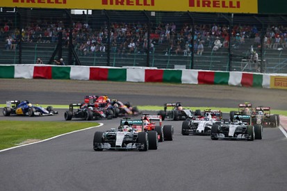 Japanese GP: Rosberg 'had to avoid collision' with Hamilton