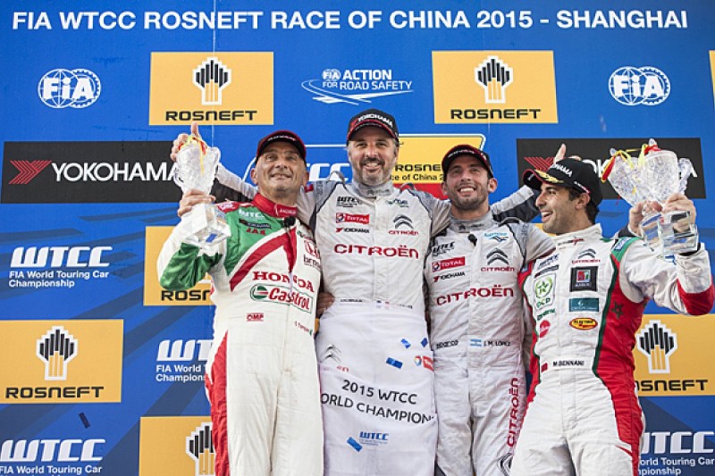 Shanghai WTCC: Yvan Muller beats Gabriele Tarquini to win race two