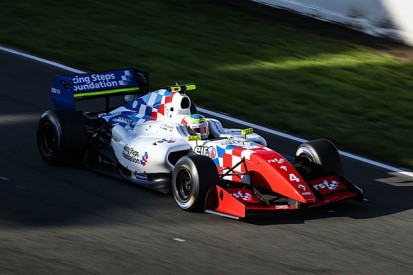Le Mans FR3.5: Oliver Rowland claims race one pole for Fortec