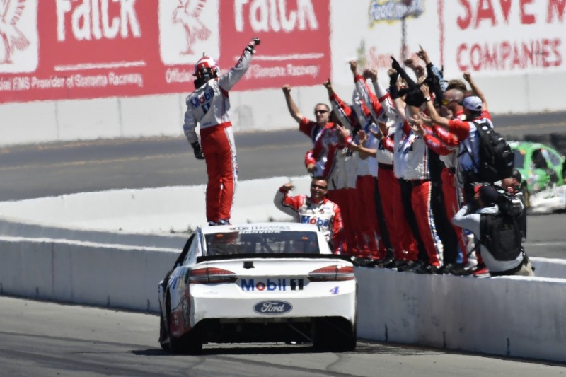 Sonoma NASCAR: Kevin Harvick leads Stewart-Haas Ford one-two