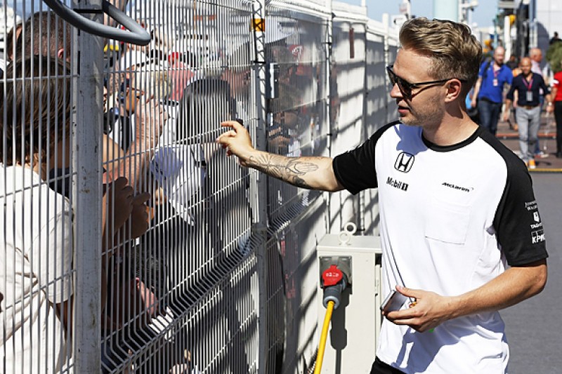 McLaren F1 reserve Kevin Magnussen breaks hand in cycling accident