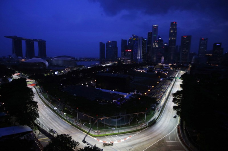 Formula 1's Singapore GP fine, but smog warning issued