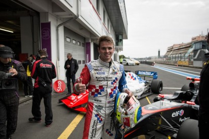 Nurburgring FR3.5: Oliver Rowland grabs pole before red flag