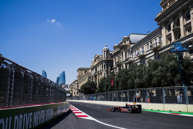 Baku F2: McLaren protege de Vries leads incident-filled practice