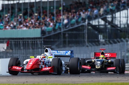 Silverstone FR3.5: Oliver Rowland defeats Mattieu Vaxiviere to win
