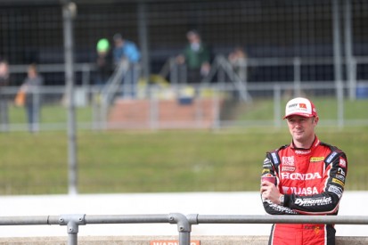 Rockingham BTCC: Gordon Shedden penalised for pit infringement