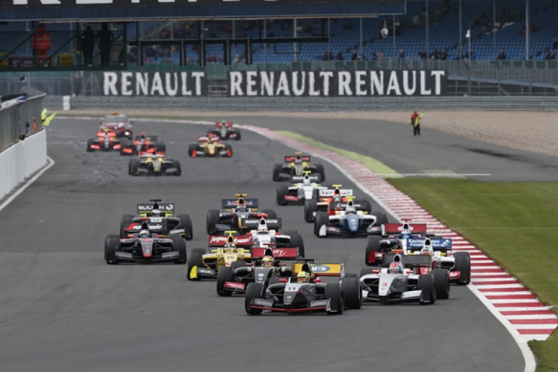 Silverstone FR3.5: Tio Ellinas dominates action-packed race