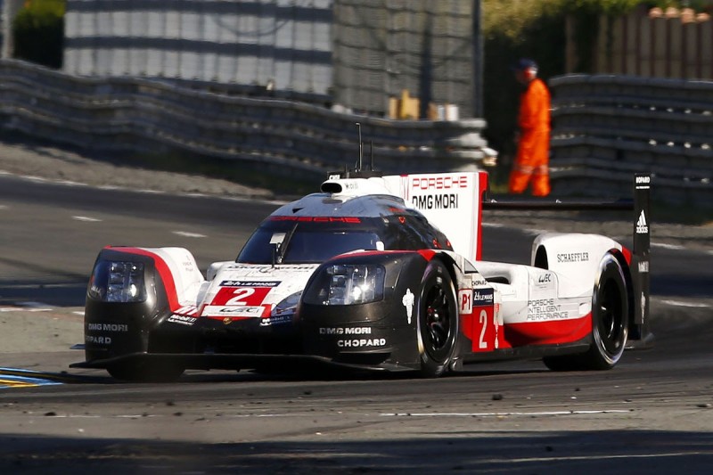 #2 Porsche snatches lead from #38 LMP2 ORECA ahead of final hour