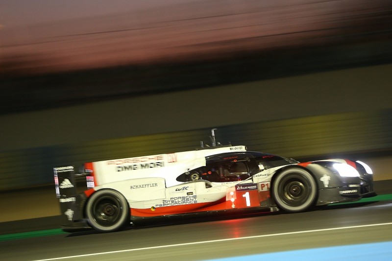 #1 Porsche dominating at Le Mans as LMP2 cars fight for podium