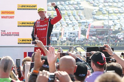 Knockhill BTCC: Gordon Shedden takes win for Honda at home