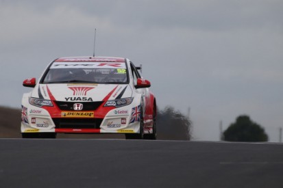 Knockhill BTCC: Gordon Shedden dominates practice on home soil
