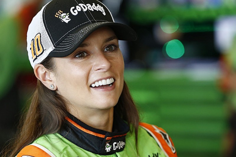Danica Patrick's NASCAR deal extended with Stewart-Haas