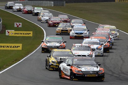 BTCC Snetterton: Colin Turkington wins chaotic second race