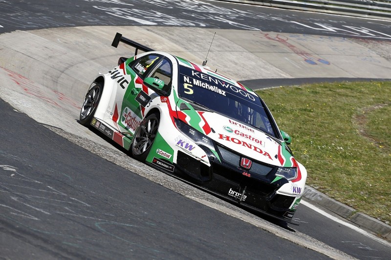 WTCC Nordschleife: Michelisz survives puncture scare to top FP1