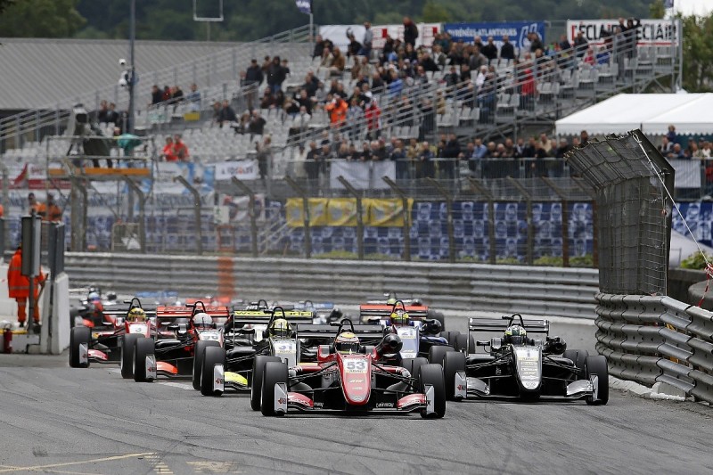 Callum Ilott mystified over crash when leading Pau European F3 race