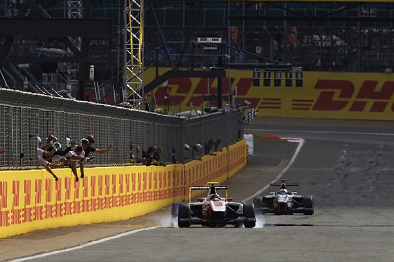 GP3 Silverstone: Kirchhoefer beats Bernstorff to race one victory