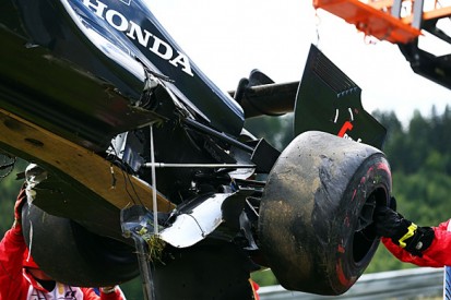 Alonso set for F1 engine change due to Raikkonen crash damage
