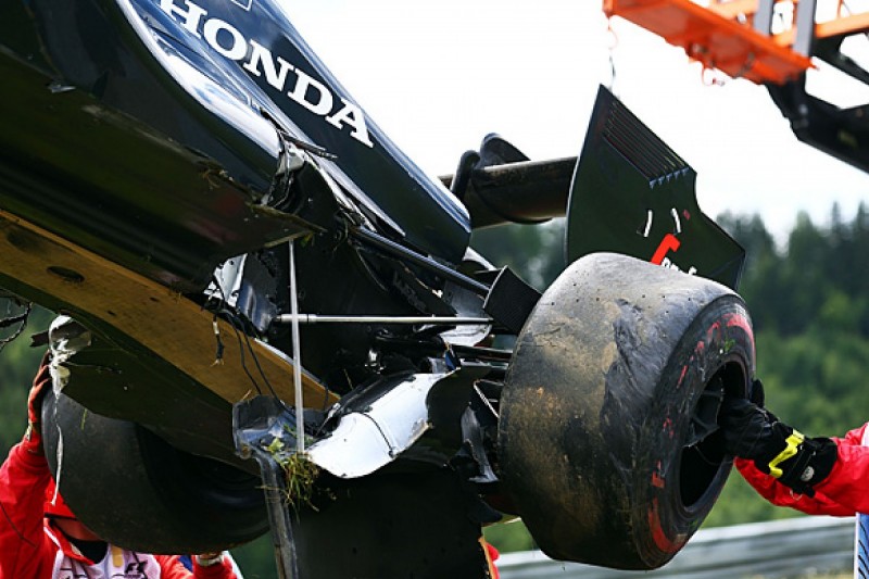 Alonso set for F1 engine change due to Raikkonen crash damage