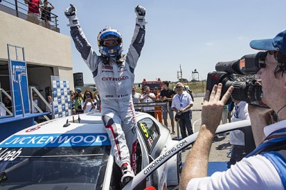 Sebastien Loeb kicking himself despite home win in WTCC