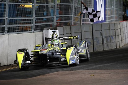 London Formula E: Nelson Piquet Jr 16th, Stephane Sarrazin on pole