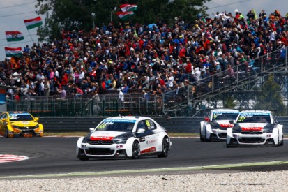 Slovakia Ring WTCC: Yvan Muller dominates race one from pole