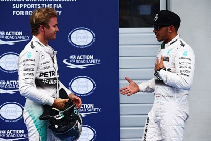 Austrian GP: Lewis Hamilton beats Nico Rosberg to pole, both go off