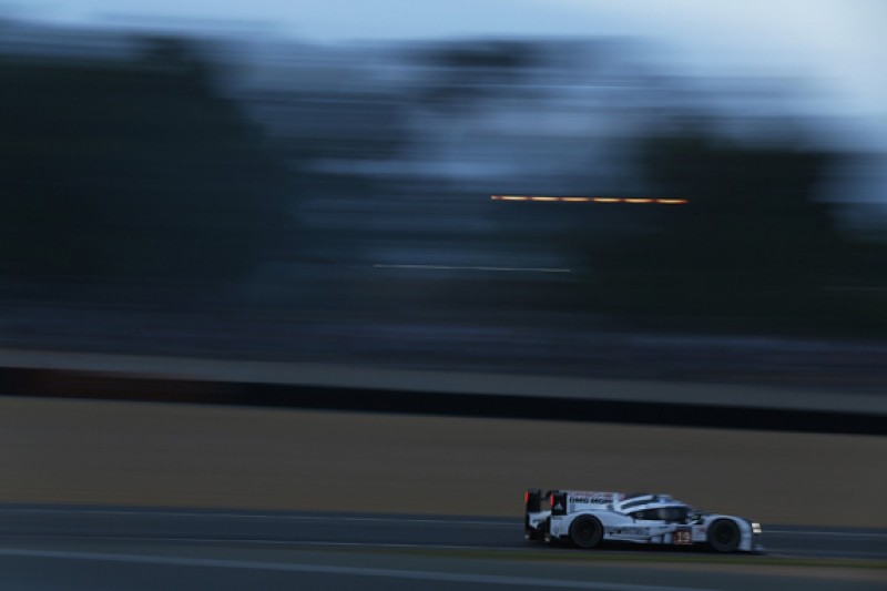 Le Mans 24 Hours: Porsche still in control as day breaks