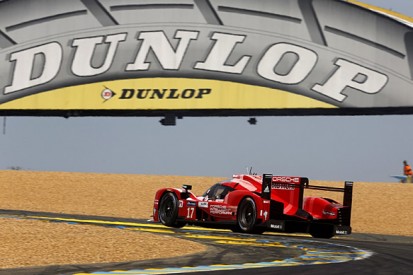 Le Mans 24 Hours: Porsche still leads after long safety car period