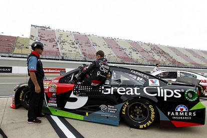 Michigan NASCAR: Hendrick's Kasey Kahne takes first pole since 2012
