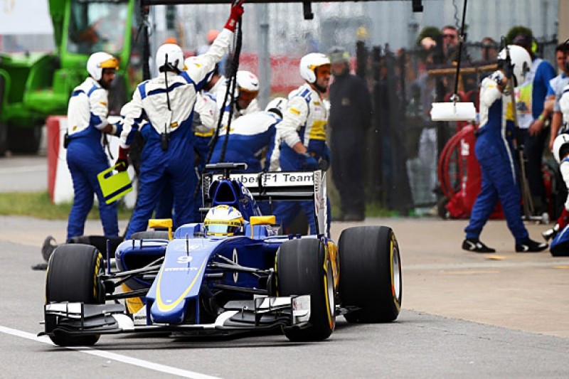 Pirelli: Slower than expected 2015 F1 pace helping cause one-stops