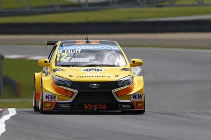 Moscow WTCC: Rob Huff's Lada and Gabriele Tarquini's Honda set pace