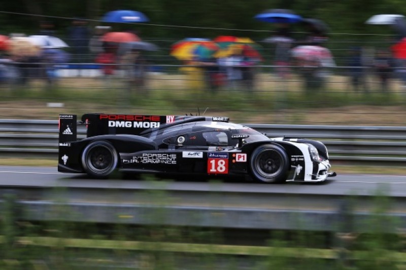Le Mans 24 Hours test day: Porsche's Jani leads wet first session