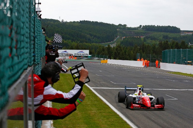 Spa FR3.5: Rowland beats de Vries and Vaxiviere in race two
