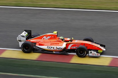 Spa FR3.5: Beitske Visser loses front row qualifying result