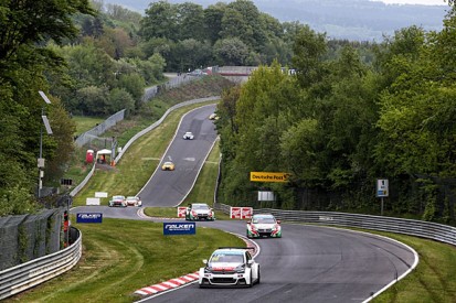 WTCC Nordschleife: Yvan Muller wins race two in tense finish