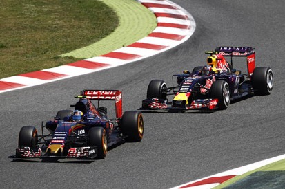 F1: Sainz Jr and Kvyat escape penalties after Spanish GP clash