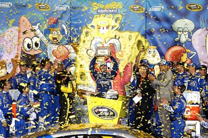 Kansas NASCAR: Jimmie Johnson beats Kevin Harvick after rain delay