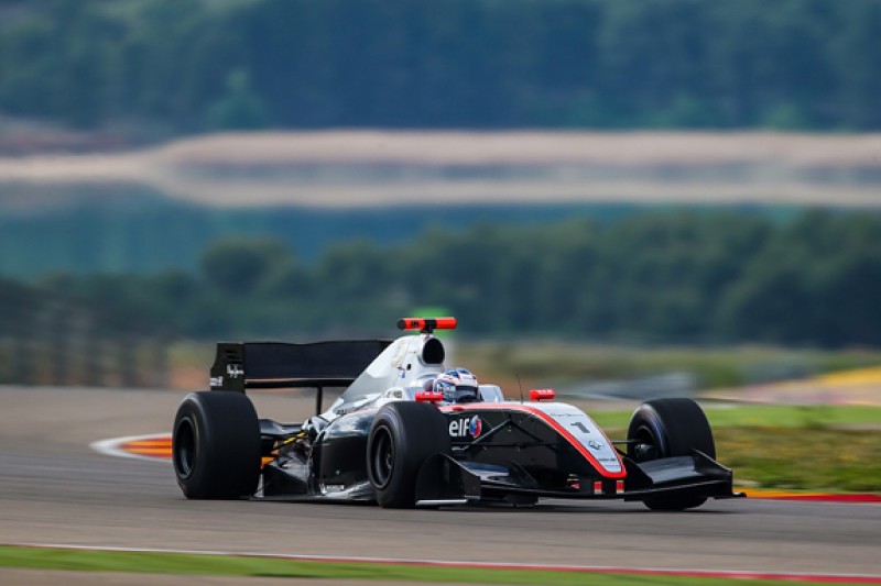 Aragon Formula Renault 3.5: McLaren junior Nyck de Vries takes pole