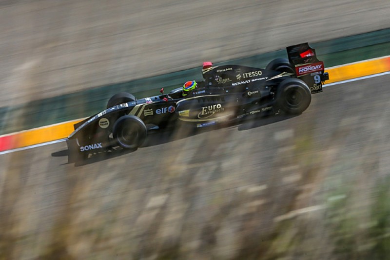 Aragon Formula Renault 3.5: Lotus's Vaxiviere takes race one pole