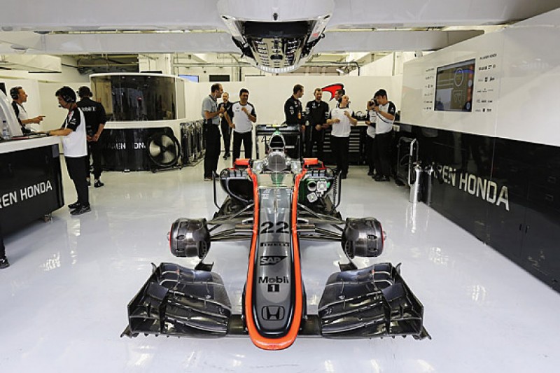 F1 Bahrain GP: No 'dramatic' problem with Jenson Button's McLaren