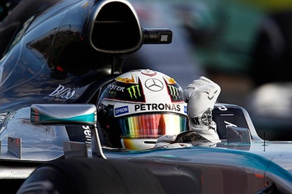 Australian GP: Lewis Hamilton beats Nico Rosberg to win