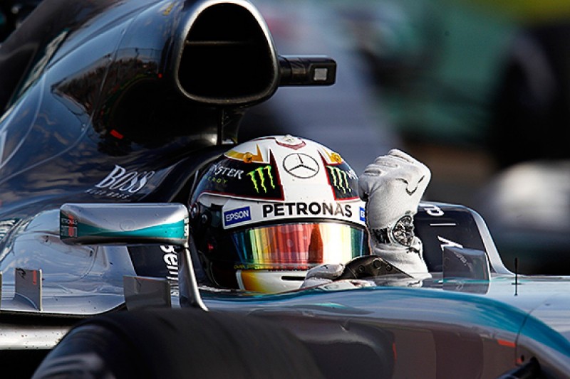 Australian GP: Lewis Hamilton beats Nico Rosberg to win
