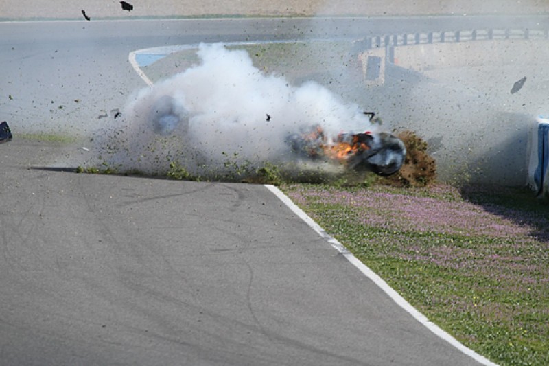 FR3.5 testing: Dean Stoneman walks away from huge crash at Jerez