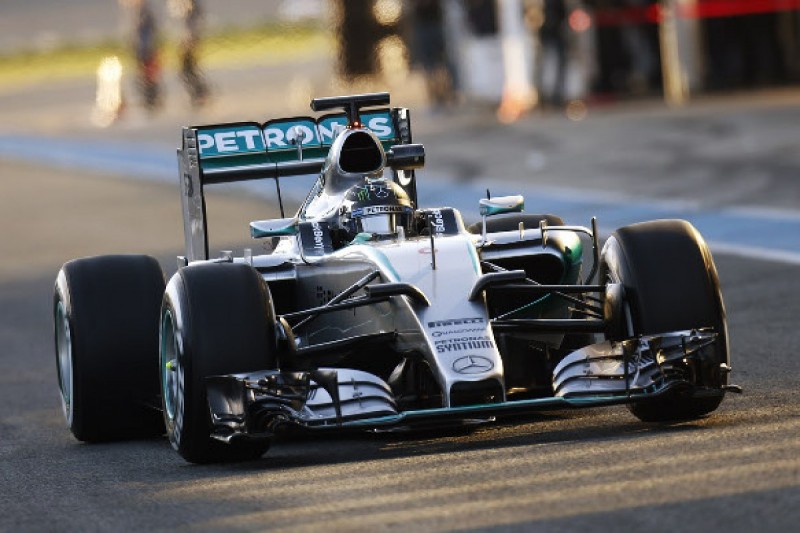 Mercedes holds fire on its F1 engine development plans