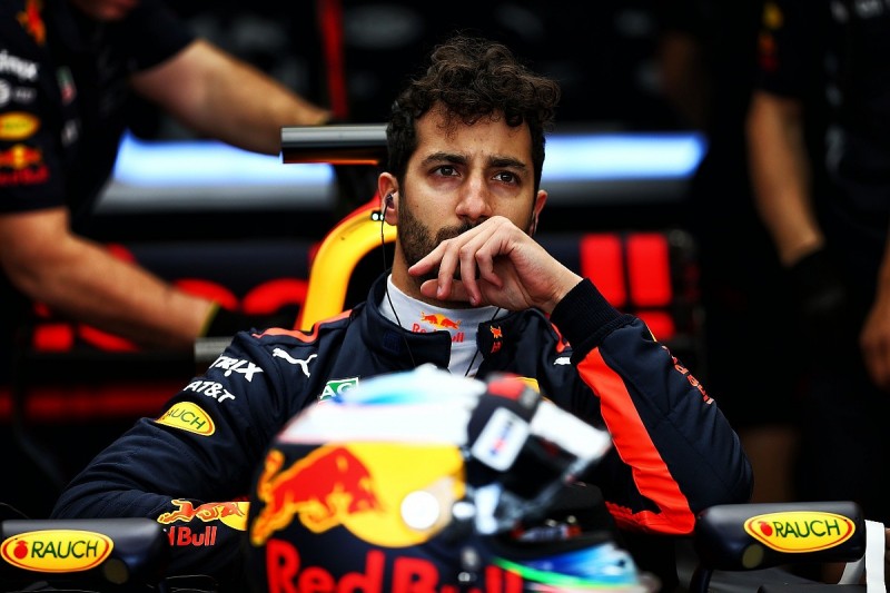 Australian GP: Daniel Ricciardo grid penalty after gearbox change
