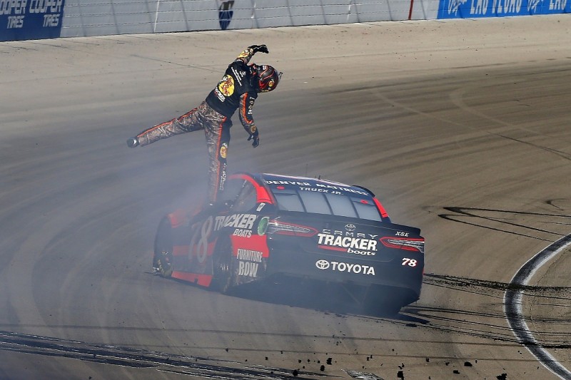 NASCAR Cup Las Vegas: Truex wins after late problem for Keselowski
