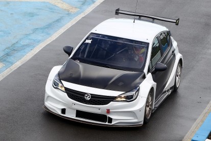 BTCC's new Vauxhall Astra turns first laps at Donington Park