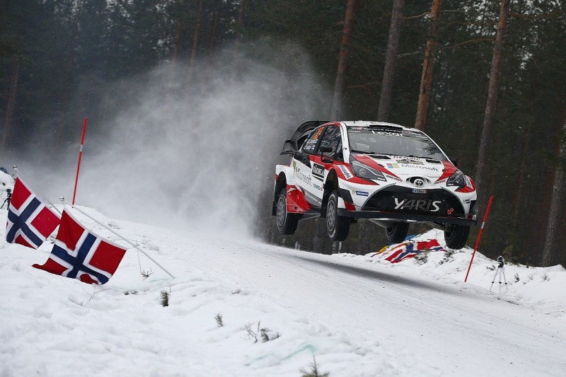 WRC Rally Sweden: Neuville crash sets up three-way fight for win